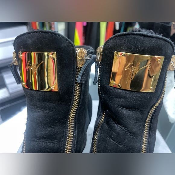 Giuseppe Zanotti shearling-lined boots with golden sided zippers and logo - Picture 6 of 8